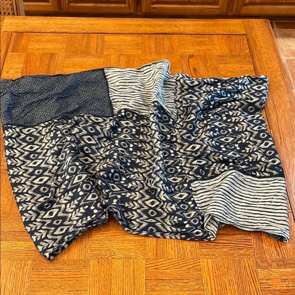 LOFT Blue and White Geometric infinity Scarf